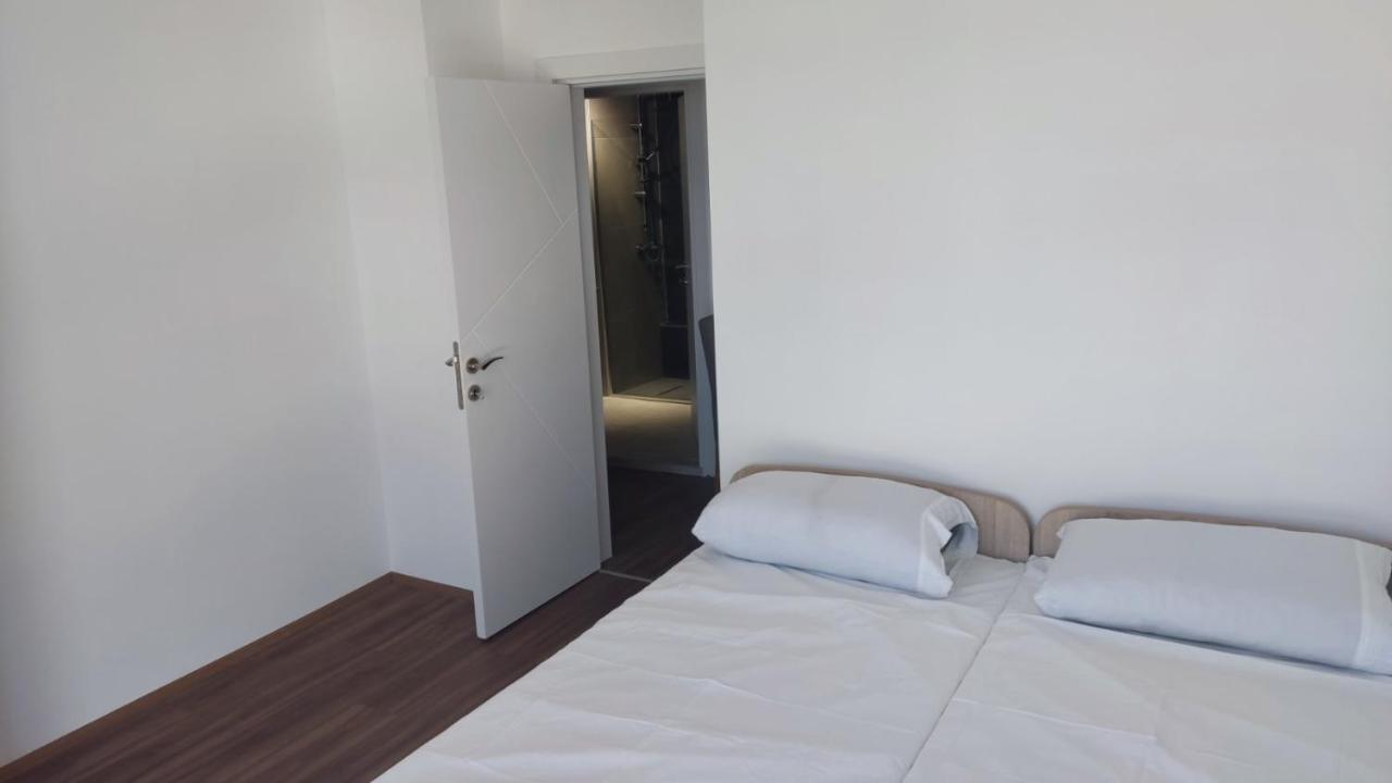 Sky View Luxury Center Skopje Apartments Exteriör bild
